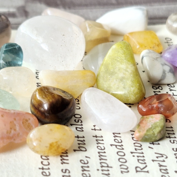 Assorted Polished Gemstones - Picture 2 of 5